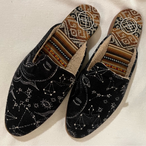 Inkkas zodiac slip on shoes, size 6. Excellent preowned condition! - Picture 11 of 12